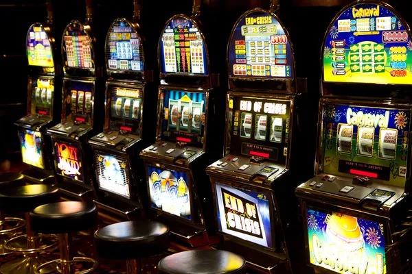jpbos Casino Hold'em betting interface showing ante, call, and raise buttons